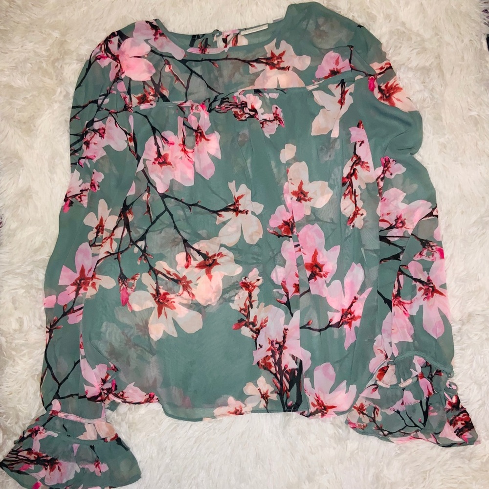 NY&C SAGE FLORAL BLOUSE 💗
